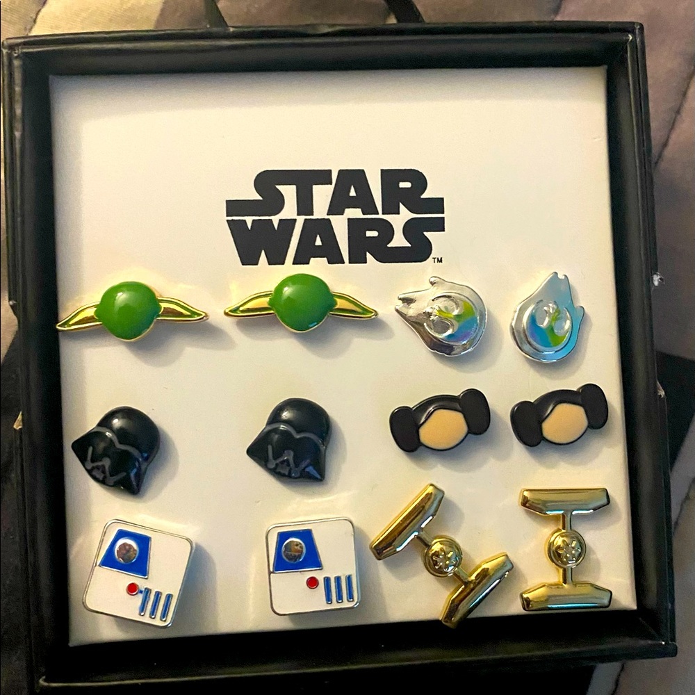 Star Wars Walt Disney set of 6 Earrings New from parks ✨
